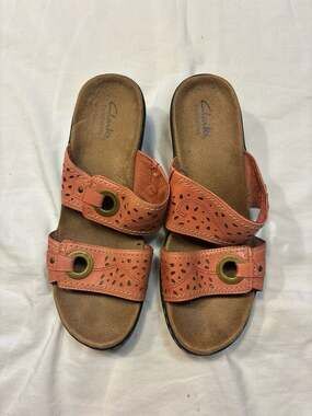 Clarks Bendables Lexi Laurel Coral Pink Leather Cutout Slide Sandals